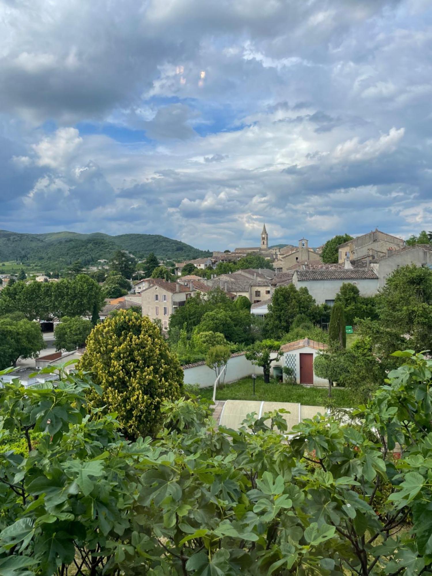 Le Manoir Du Raveyron Hotel Vallon-Pont-d'Arc Bagian luar foto
