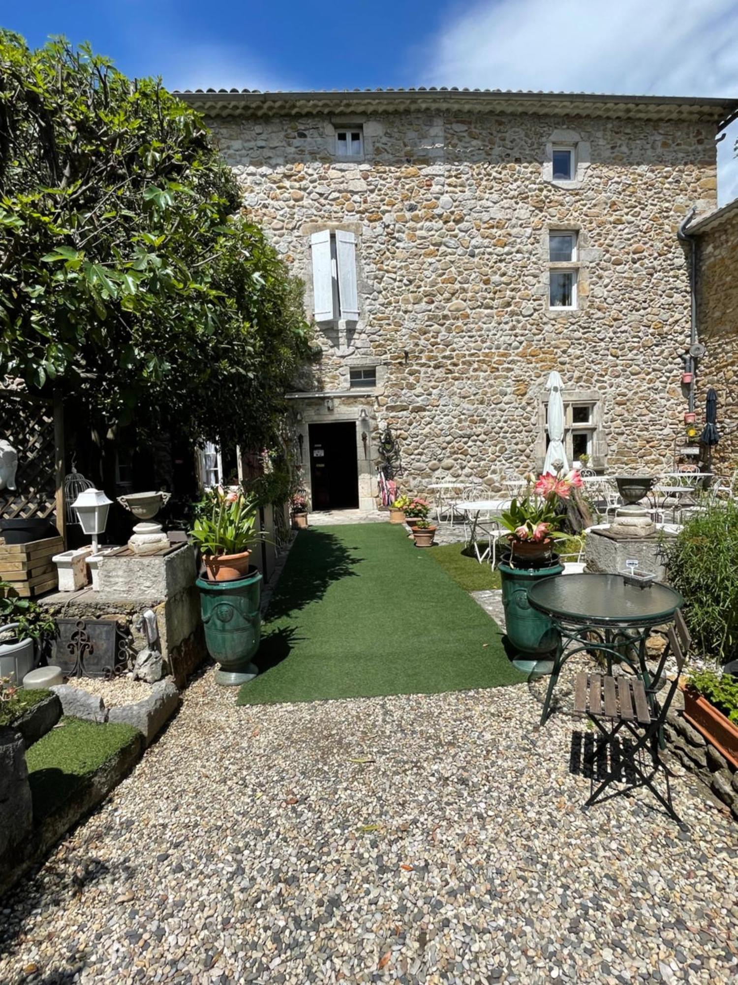 Le Manoir Du Raveyron Hotel Vallon-Pont-d'Arc Bagian luar foto
