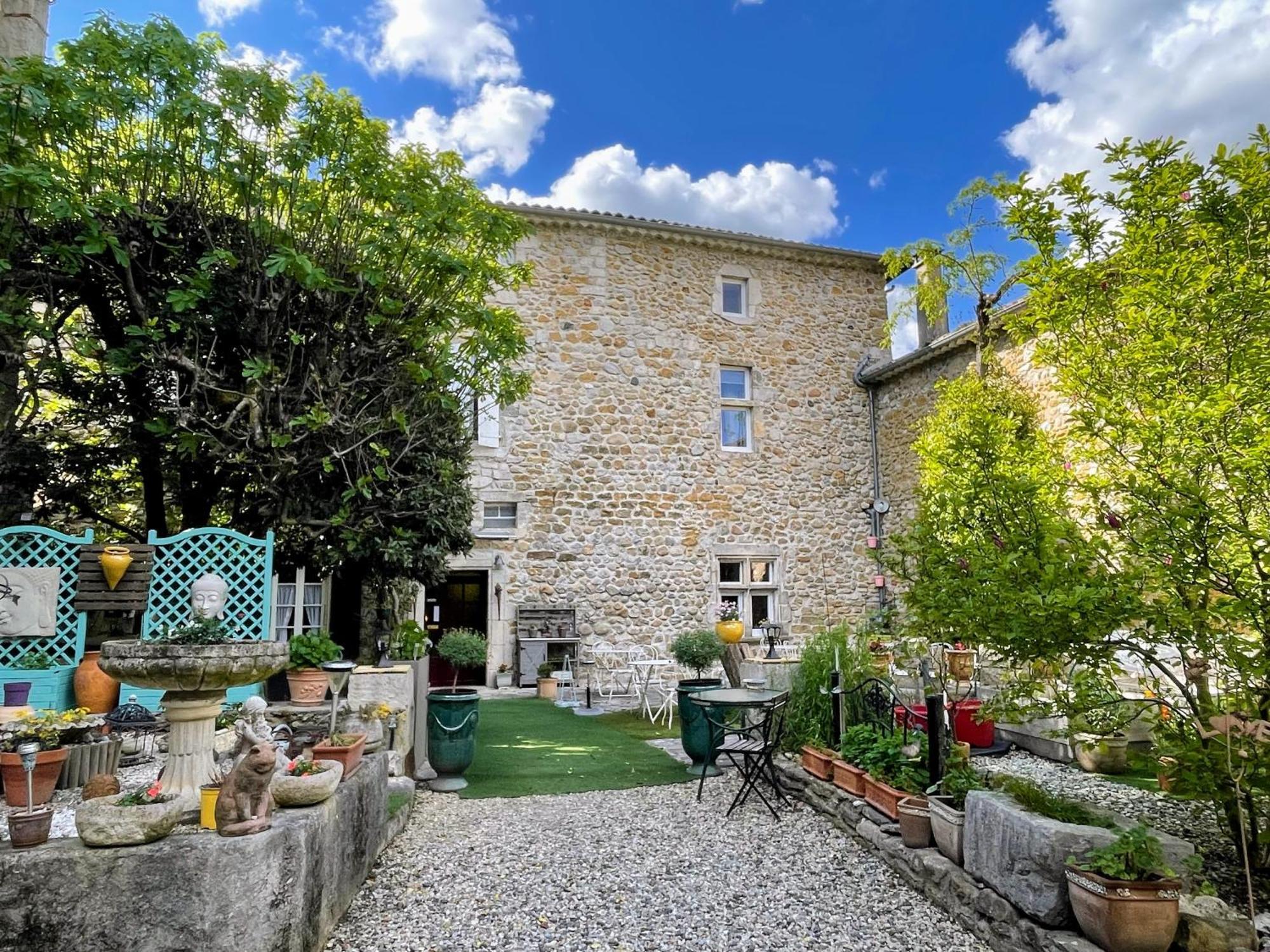 Le Manoir Du Raveyron Hotel Vallon-Pont-d'Arc Bagian luar foto